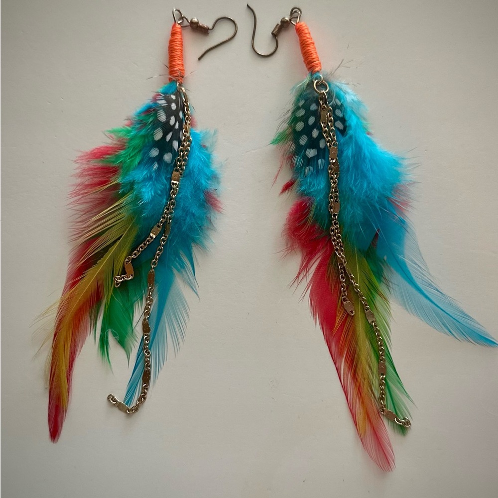 2 Pairs of Beautiful and Colorful Feather Earrings With Gold Chain Accents - Picture 4 of 10